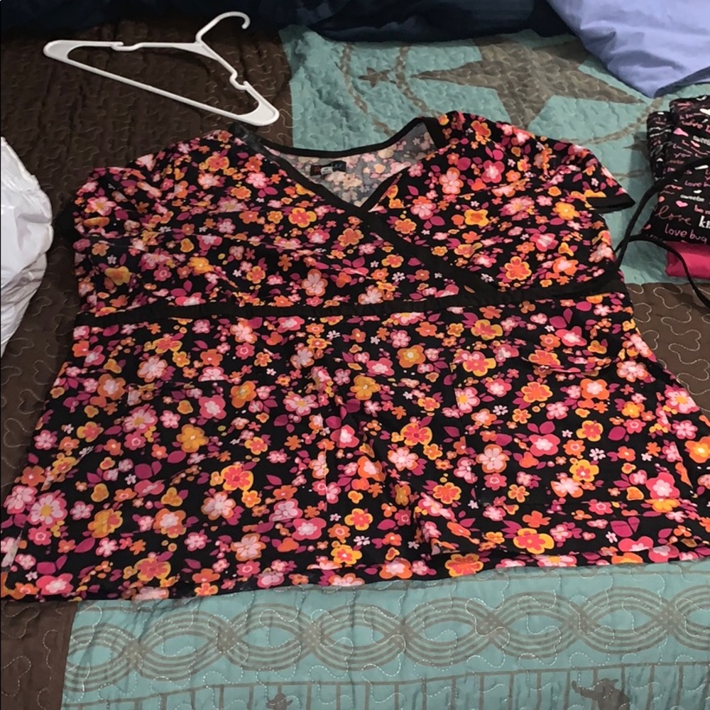 Scrub top